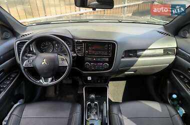 Внедорожник / Кроссовер Mitsubishi Outlander 2018 в 