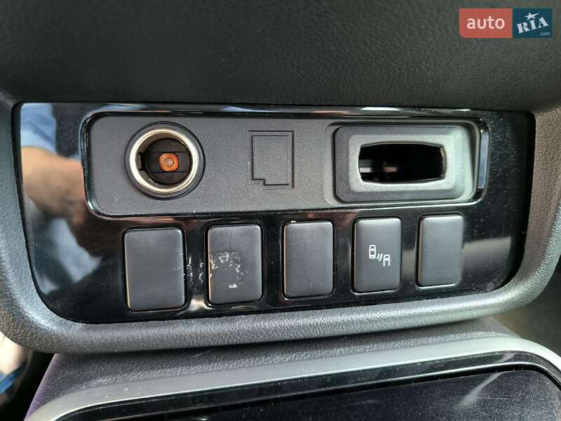 Позашляховик / Кросовер Mitsubishi Outlander 2018 в Києві