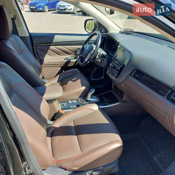 Внедорожник / Кроссовер Mitsubishi Outlander 2017 в Кривом Роге