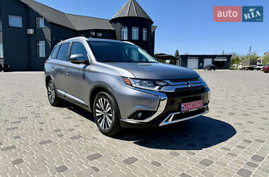 Внедорожник / Кроссовер Mitsubishi Outlander 2018 в 
