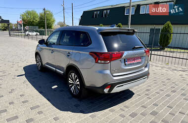Внедорожник / Кроссовер Mitsubishi Outlander 2018 в 