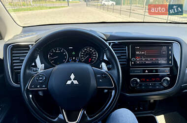 Внедорожник / Кроссовер Mitsubishi Outlander 2018 в 