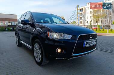 Внедорожник / Кроссовер Mitsubishi Outlander 2011 в 