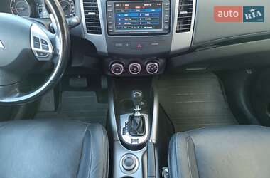 Внедорожник / Кроссовер Mitsubishi Outlander 2011 в 
