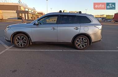 Внедорожник / Кроссовер Mitsubishi Outlander 2014 в 