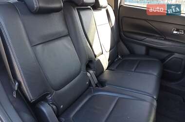Внедорожник / Кроссовер Mitsubishi Outlander 2014 в 