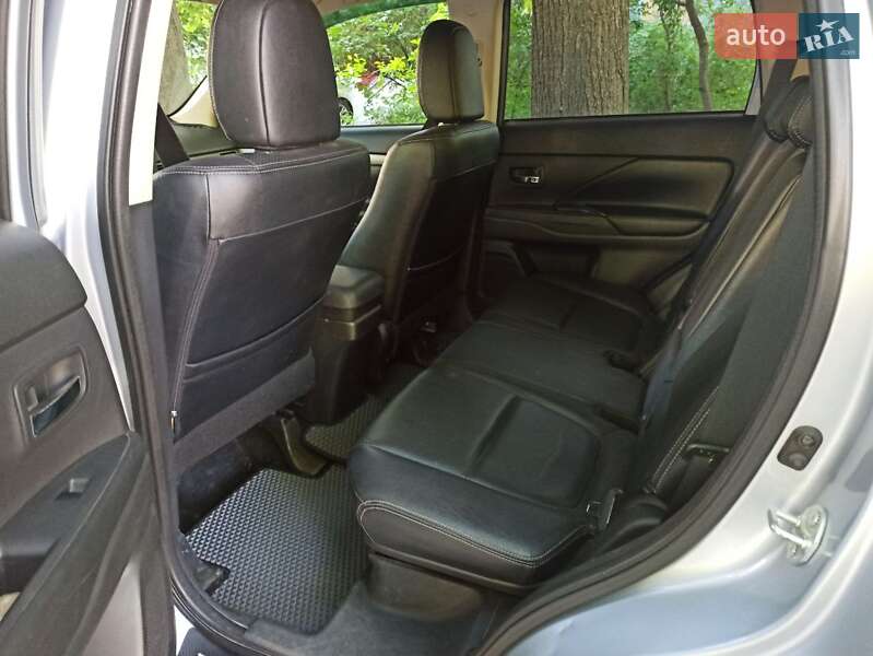 Позашляховик / Кросовер Mitsubishi Outlander 2014 в Києві фото 22 Позашляховик / Кросовер Mitsubishi Outlander 2014 в Києві