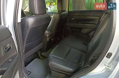 Внедорожник / Кроссовер Mitsubishi Outlander 2014 в 