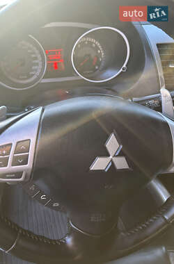 Внедорожник / Кроссовер Mitsubishi Outlander 2008 в 