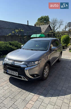 Позашляховик / Кросовер Mitsubishi Outlander 2019 в Ужгороді
