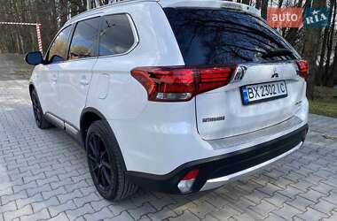 Позашляховик / Кросовер Mitsubishi Outlander 2015 в 