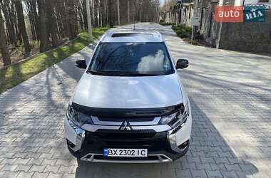 Позашляховик / Кросовер Mitsubishi Outlander 2015 в 