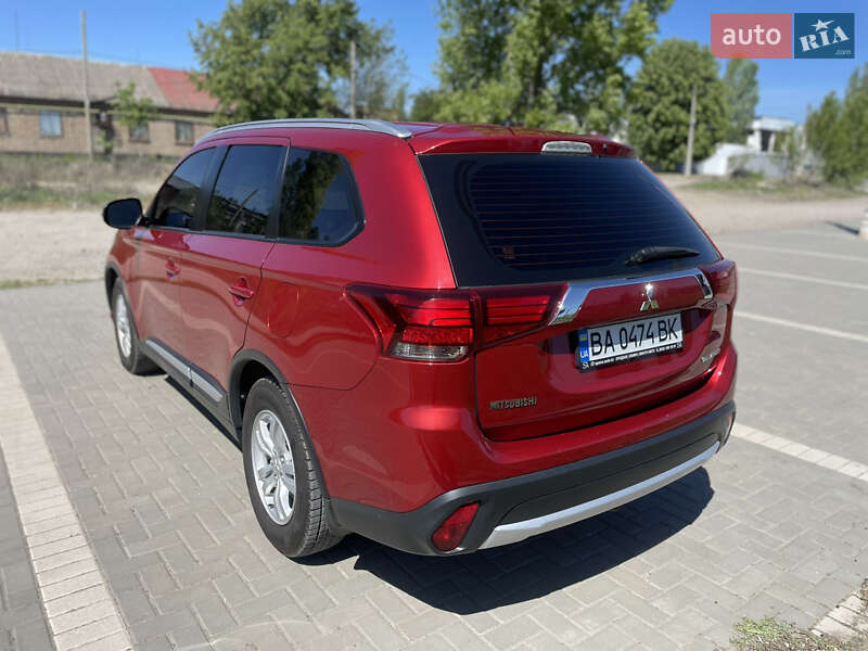 Позашляховик / Кросовер Mitsubishi Outlander 2016 в Кропивницькому