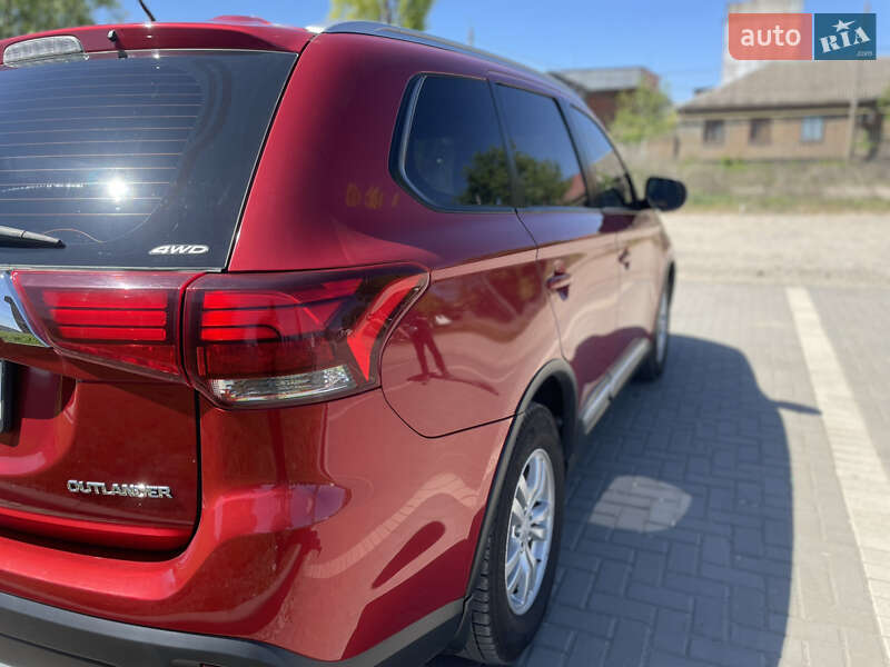 Позашляховик / Кросовер Mitsubishi Outlander 2016 в Кропивницькому