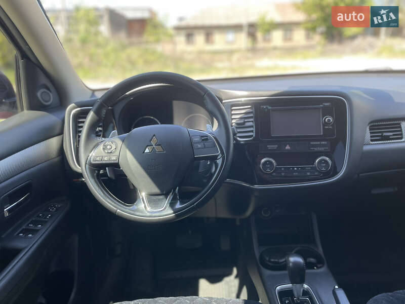 Позашляховик / Кросовер Mitsubishi Outlander 2016 в Кропивницькому