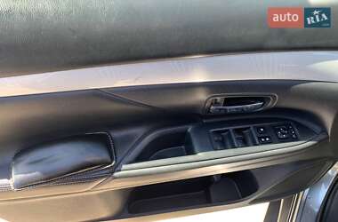 Внедорожник / Кроссовер Mitsubishi Outlander 2014 в 
