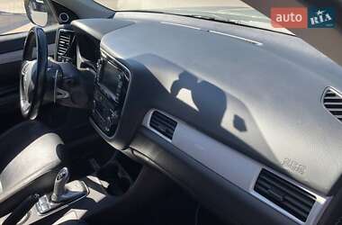 Внедорожник / Кроссовер Mitsubishi Outlander 2014 в 