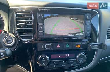 Внедорожник / Кроссовер Mitsubishi Outlander 2014 в 