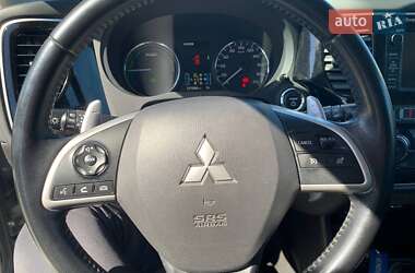 Внедорожник / Кроссовер Mitsubishi Outlander 2014 в 