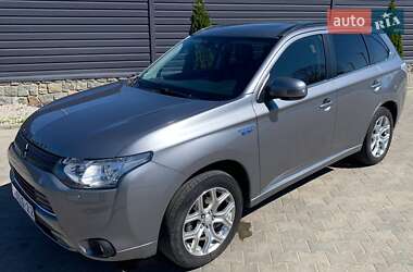 Внедорожник / Кроссовер Mitsubishi Outlander 2014 в 