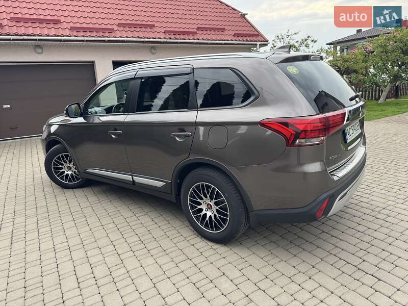 Внедорожник / Кроссовер Mitsubishi Outlander 2019 в Луцке