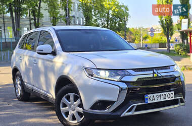 Позашляховик / Кросовер Mitsubishi Outlander 2019 в Києві