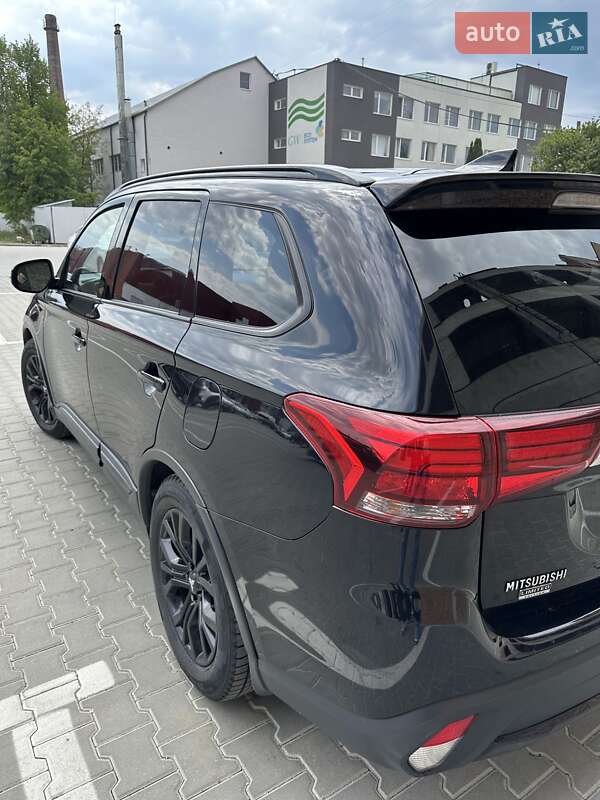 Позашляховик / Кросовер Mitsubishi Outlander 2018 в Тернополі