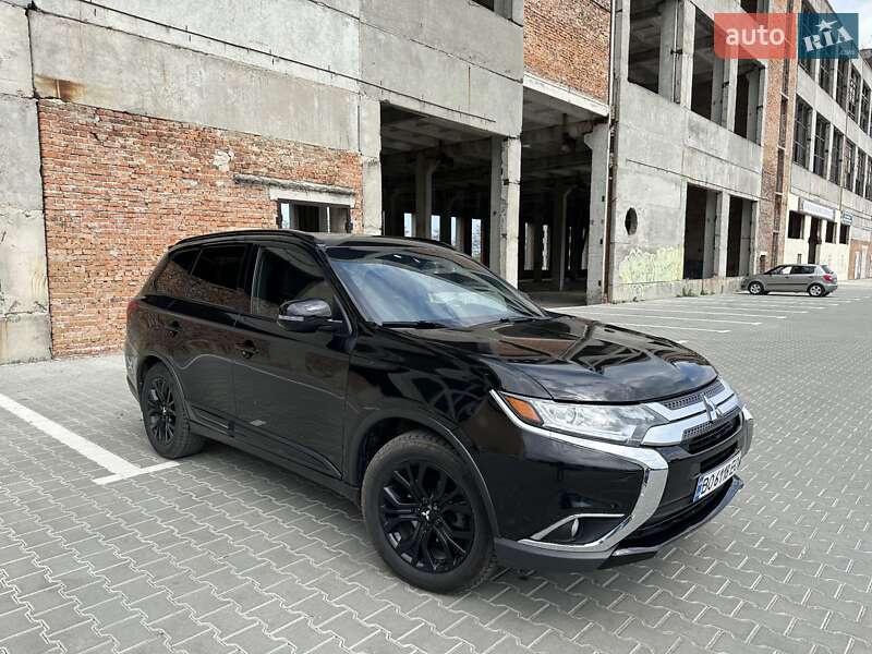 Позашляховик / Кросовер Mitsubishi Outlander 2018 в Тернополі