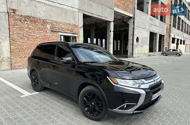 Позашляховик / Кросовер Mitsubishi Outlander 2018 в 