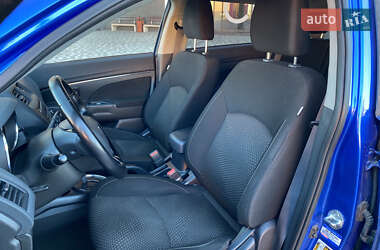 Позашляховик / Кросовер Mitsubishi Outlander 2016 в 