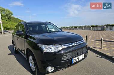 Внедорожник / Кроссовер Mitsubishi Outlander 2014 в 