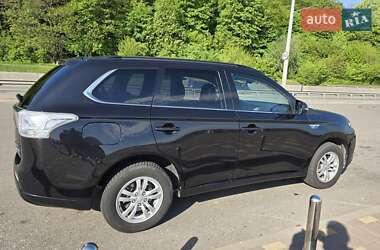 Внедорожник / Кроссовер Mitsubishi Outlander 2014 в 