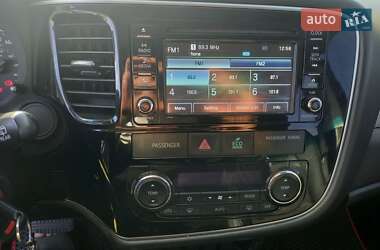 Внедорожник / Кроссовер Mitsubishi Outlander 2017 в 