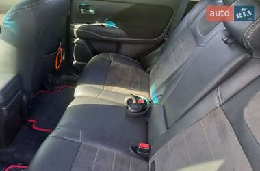 Внедорожник / Кроссовер Mitsubishi Outlander 2017 в 