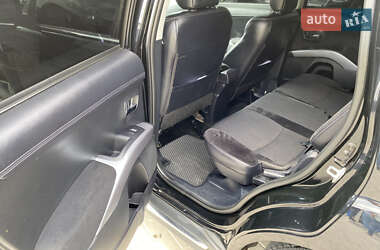 Внедорожник / Кроссовер Mitsubishi Outlander 2011 в 