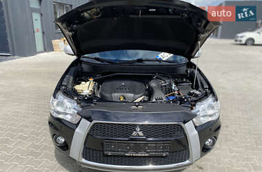 Внедорожник / Кроссовер Mitsubishi Outlander 2011 в 
