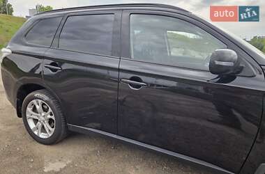 Внедорожник / Кроссовер Mitsubishi Outlander 2013 в 