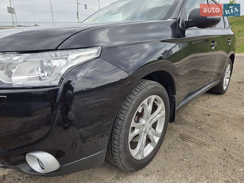 Внедорожник / Кроссовер Mitsubishi Outlander 2013 в Киеве