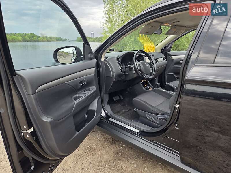 Внедорожник / Кроссовер Mitsubishi Outlander 2013 в Киеве