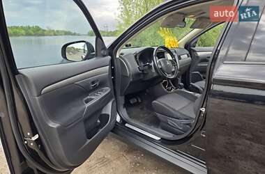 Внедорожник / Кроссовер Mitsubishi Outlander 2013 в 
