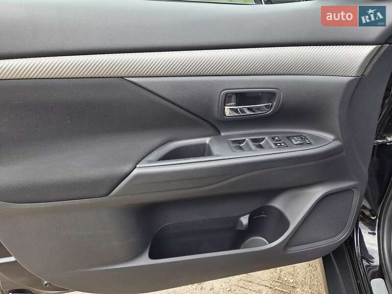 Внедорожник / Кроссовер Mitsubishi Outlander 2013 в Киеве