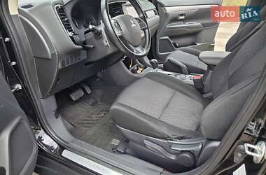 Внедорожник / Кроссовер Mitsubishi Outlander 2013 в 