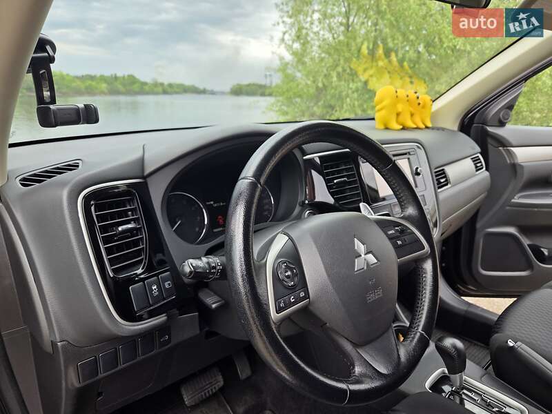 Внедорожник / Кроссовер Mitsubishi Outlander 2013 в Киеве