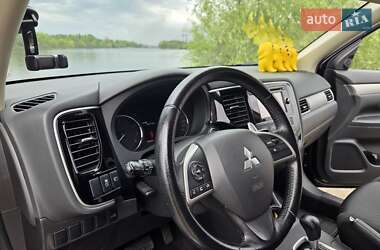 Внедорожник / Кроссовер Mitsubishi Outlander 2013 в 