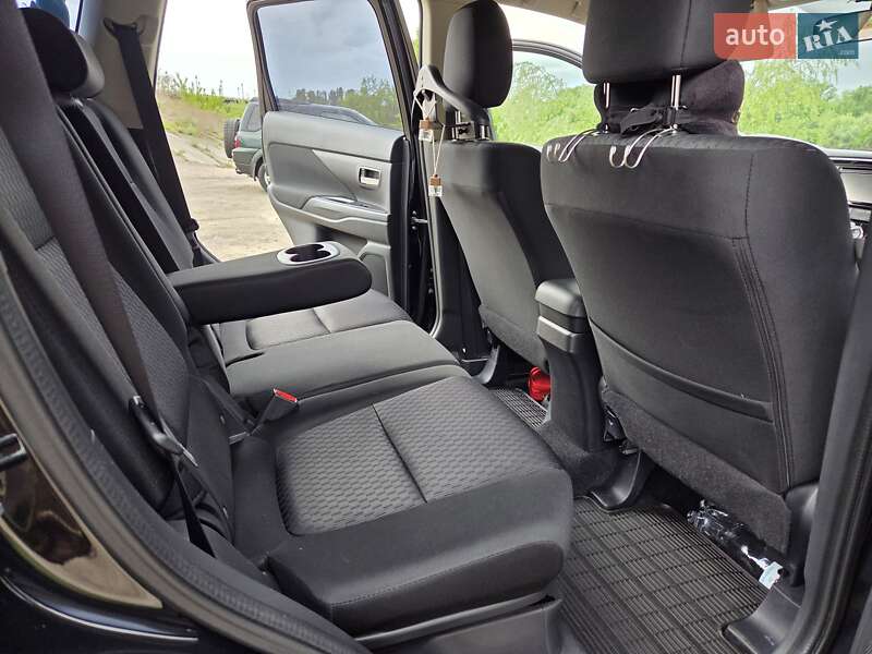 Внедорожник / Кроссовер Mitsubishi Outlander 2013 в Киеве