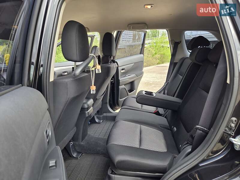 Внедорожник / Кроссовер Mitsubishi Outlander 2013 в Киеве