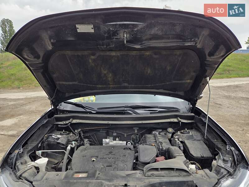 Внедорожник / Кроссовер Mitsubishi Outlander 2013 в Киеве