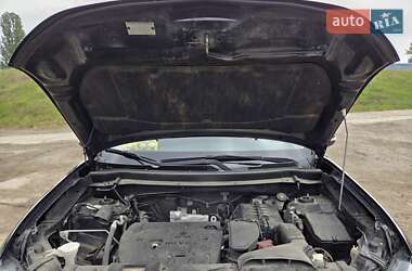Внедорожник / Кроссовер Mitsubishi Outlander 2013 в 