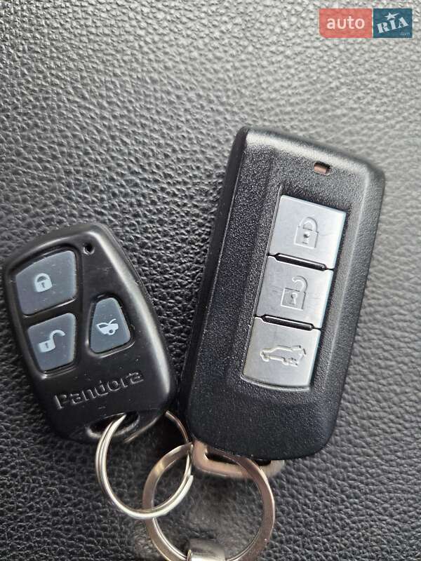 Внедорожник / Кроссовер Mitsubishi Outlander 2013 в Киеве