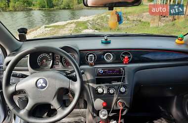 Внедорожник / Кроссовер Mitsubishi Outlander 2003 в 